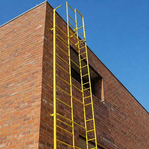 Fixed safety ladder to the building